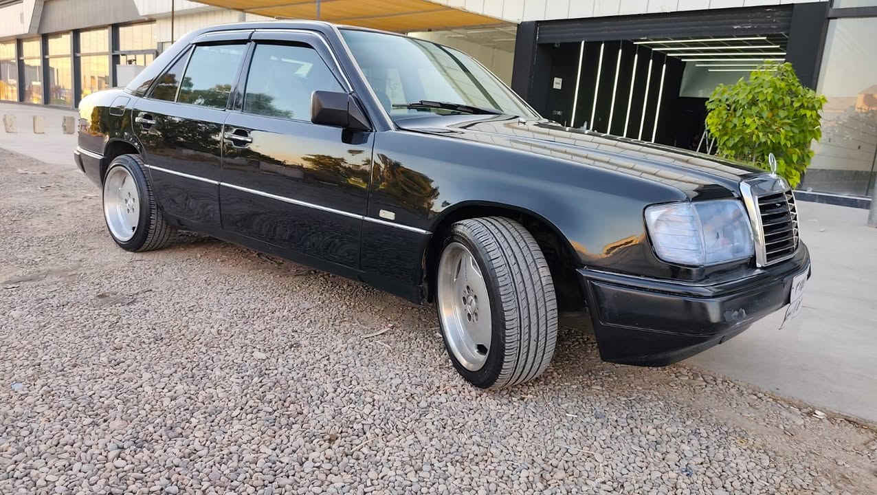 سلام عليكم للبيع مرسيدس دب موديل 90 محرك بطه تخم تاير جديد صدر جديد محرك گير بشرط سيارة بدون نواقص قواعد دبل بلاديات سيارة مصبوغه فقط جماليه كهربائيات كله يشتغل سعر 56  .عنوان كلار   لتواصل ***********
