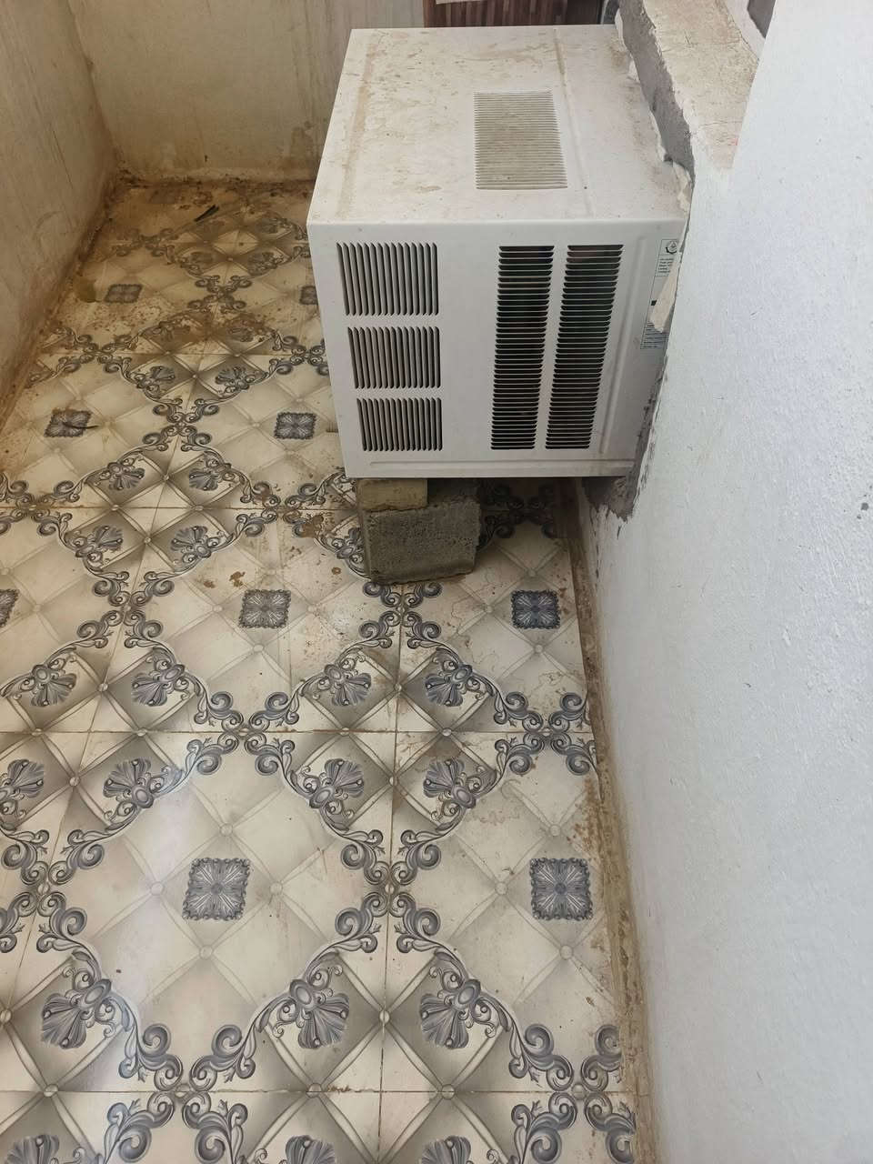 مكيف Midea تبريد تدفئة استعمال قليل كلش نضافته ١٠٠٪١٠٠ مكاني هبهب حي عطار السعر ب٣٠٠ وبي مجال قليل لشراي ‏‪***********‬‏ بي واتساب
