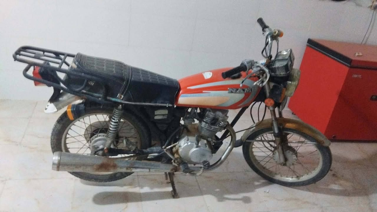 السلام عليكم ايراني الاصلي شلامجه 22 رقم مكينه ورقم شاصي مطابقات دراجه اصوليه تريد ترقم كبل ترقمه اوراقه اصليه وكامله لاكن متروكه وبيه نواقص بصيطه متروكه بلبيت الله شاهد وشوفت عينك لامغسوله ولا شي متوازي ع بيعتها كلش ***********
