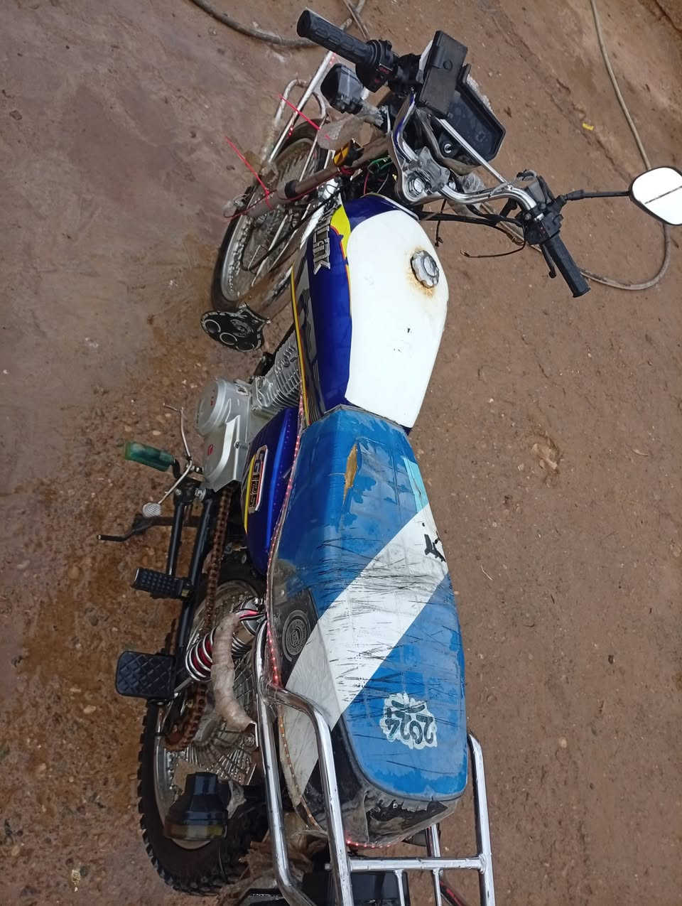 ماطور اربعه كير للبيع موديل 2024
شغال نص هندر 
كهربائيات شغاله كامل من الجامرلق لجامرلق 
سعر 500وبي مجال 
اتصل ***********
