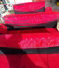 للبيع تخم 8قطع لون احمر واسواد نضيف سعر 100الف وبي مجال الاستفسار 0771...