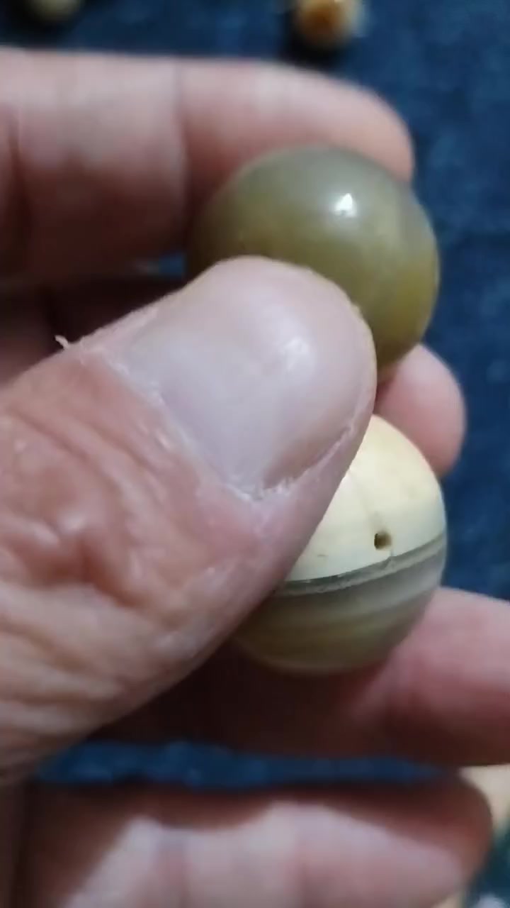 زوج سليماني دهن ودبس محبة عامة وتسهيل امور وغيرها من الامور السعر 100مع الختم والتوصيل معلومات اكثر خاص او واتساب ***********
