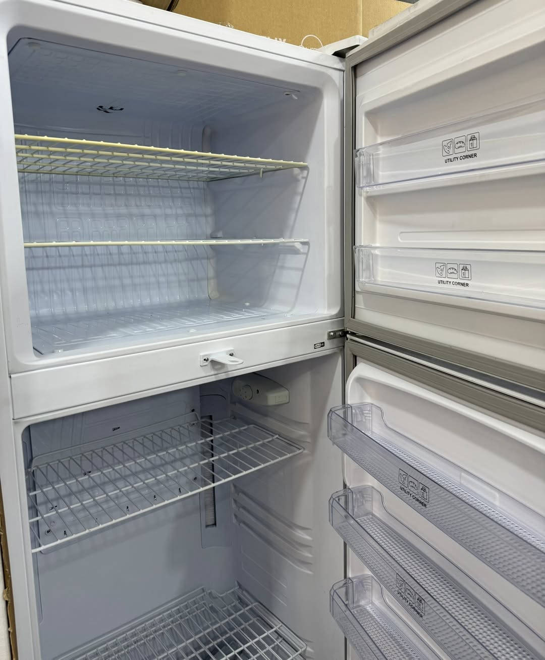 ثلاجه 24 قدم جديد وغير مستخدم بعده داخل الضمان سعر 350وبيه مجال
***********
