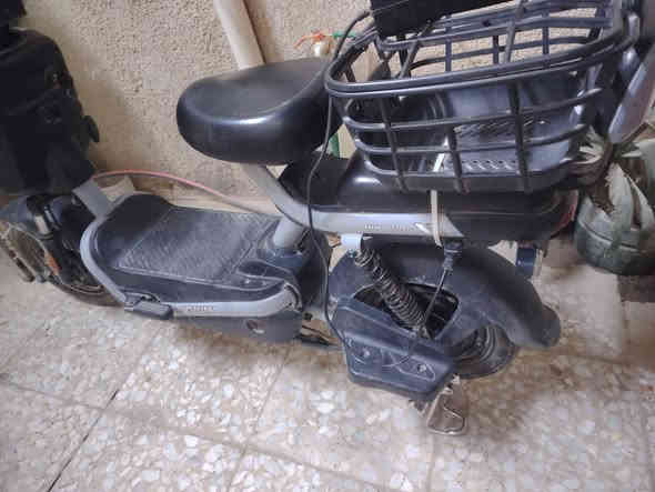 سلام عليكم دراجه شحن ريان تاير 14 كلش نضيفه بس بيها الويل الأمامي بي شويه عواج بس الله شاهد ما تاثر عل سياقه رايده ب 230 وبيها مجال حك الجيه العنوان بغداد الزعفرانيه دور الصحه الثاني للاستفسار ***********وبيواتساب
