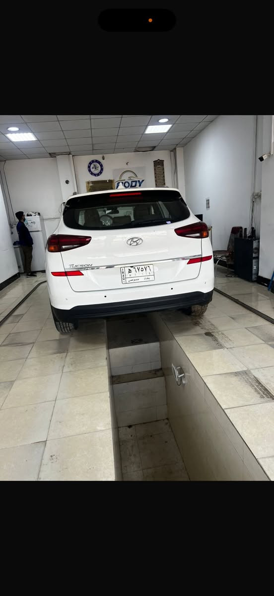 سلام عليكم توسان 2020 بيها شخط  بيها ظربه شبر على طول سياره وسونار هذا. اليوم اخذته السعر 170 ورقه وبيها مجال حك الجيه لاتصال ***********
