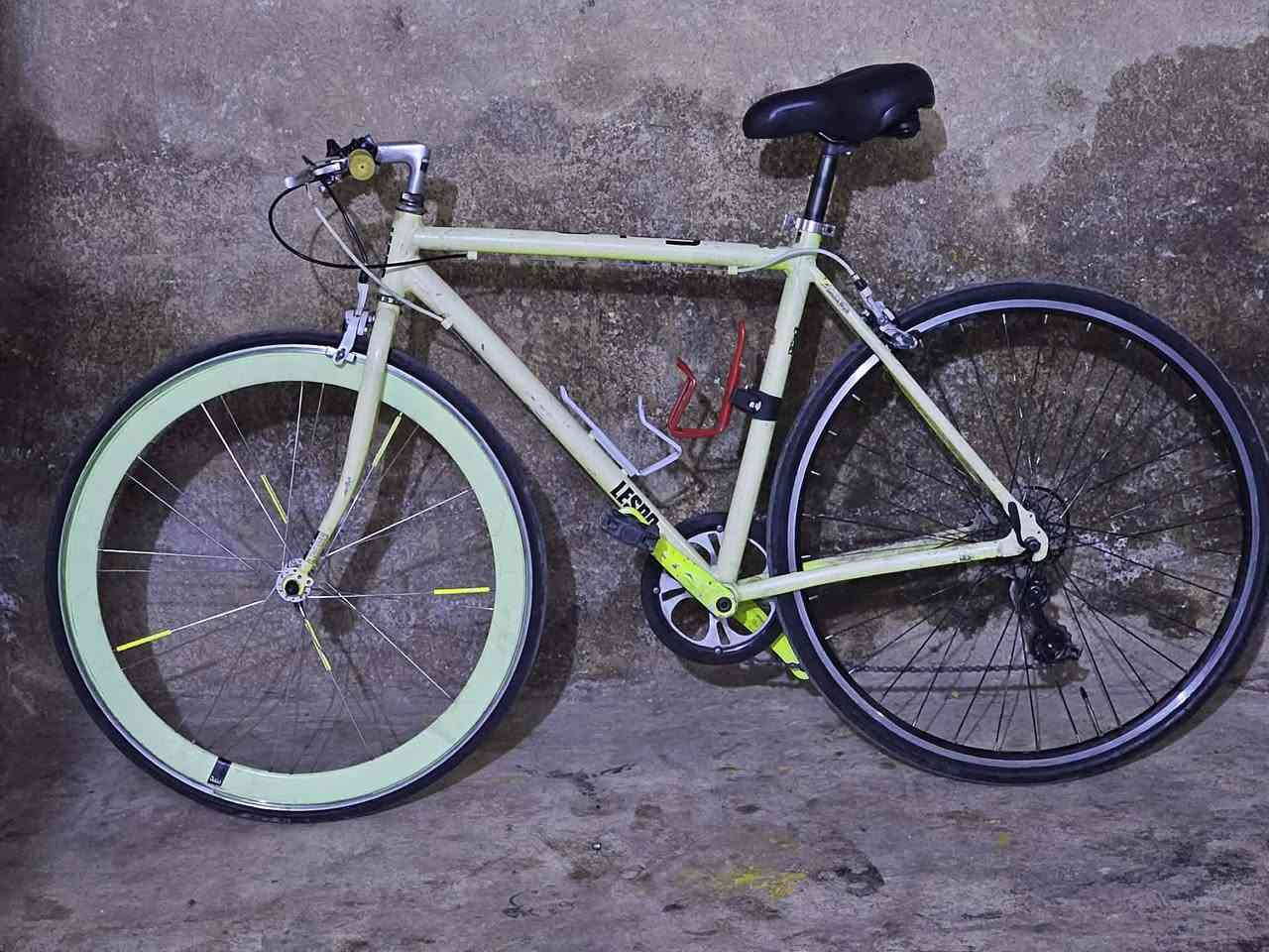 السلام عليكم
بايسكل c700 lespo

المنيوم بالكامل

فريم M 51cm

عقرب Shimano tourney tx مختوم Japan 

دشلي HR مختوم اندونسيا 8نمر

ويل خلفي برجستون المنيوم طبقتين كمبليون

ويل امامي المنيوم طبقتين كمبليون

صينية أمامية 48t

بريكات promax

لا يوجد توصيل 

موقع كوت حي الجهاد

السعر 140وبي مجال أو امراوس برود سستم كلارس أو سورا واطي فرق
التواصل خاص


**إذا كنت صاحب هذا الإعلان وتريد حذفه لأي سبب، رجاءا أرسل رسالة إلى الدعم الفني**