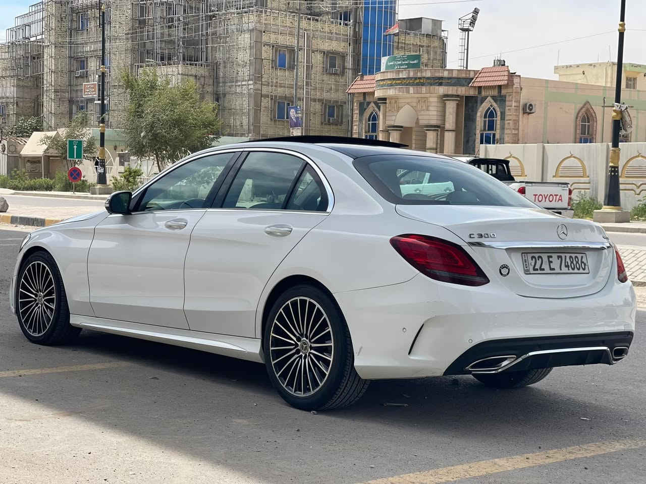السلام عليكم
للبيع Mercedes C300 2021 
السيارة 4matic 2.0 T  
رقم اربيل تحويل مباشر 
بانوراما
دبل ماوس
شاشة كبيره 
عدادات دجتل (٣ اشكال متغير) 
لد داخلي 64 لون 
اوتو هولد
اوتو بارك 
شحن وايرلس
دبل ماوس
كشنات كهرباء
تدفئة كشنات
جنطه كهرباء
حساسات 360 درجة
كامرات 360 درجة
رادار امامي 
رادار خلفي
نقطه عمياء 
بصمه ابواب 
بصمة تشغيل
ماشيه 45 الف ميل
داخل جلد ( بيج ) اصل
لايتات زينون 
وبعد بيها هواي مواصفات معروفة 

مكاني بابل 

***********
