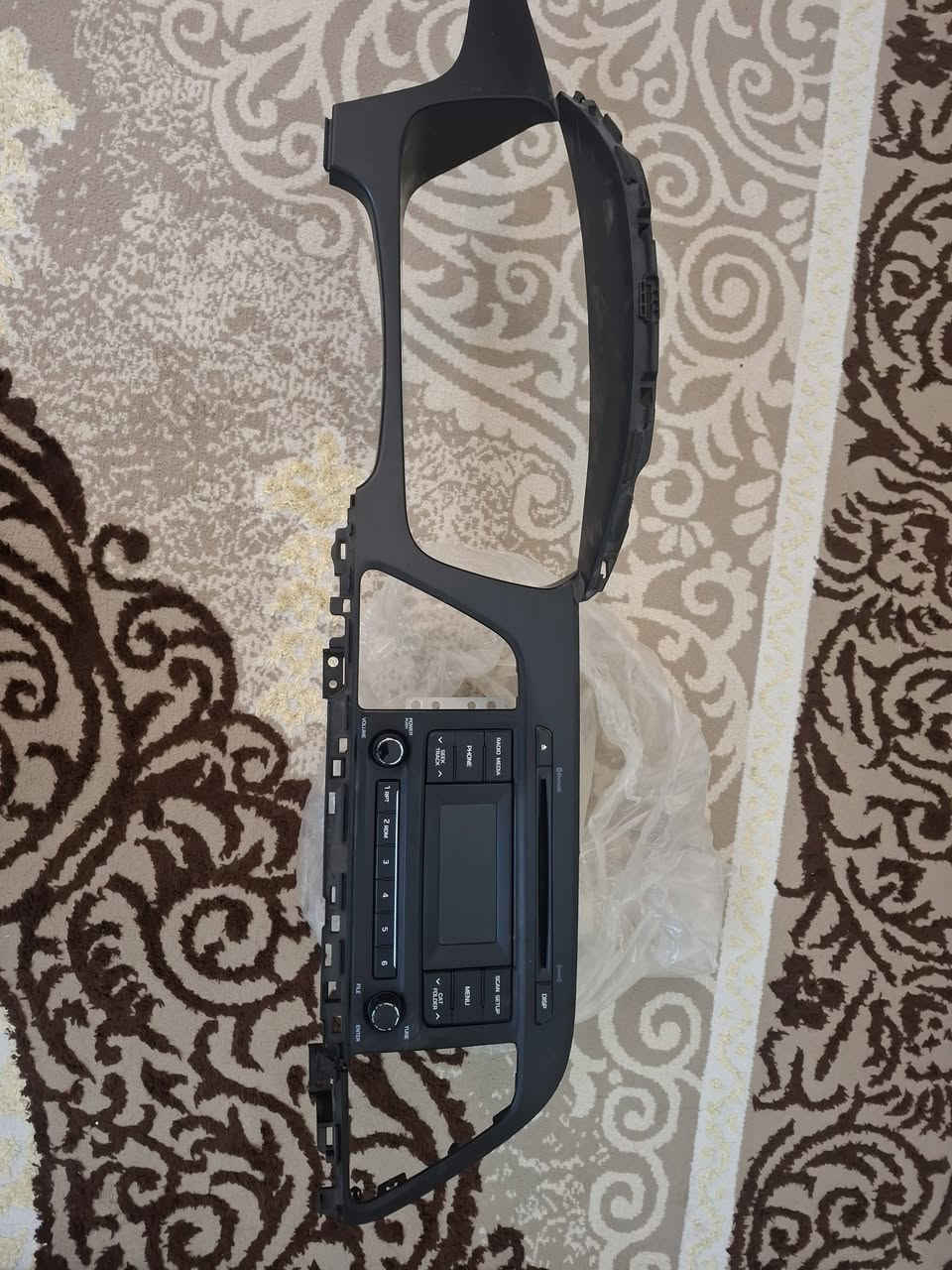 السلام عليكم مسجل سوناتا بلادي و اطار كامل بلادي اصلي مال وارد امريكي جدد فتحتهن وشديت شاشا السعر ١٥٠ الف  تواصل ***********
