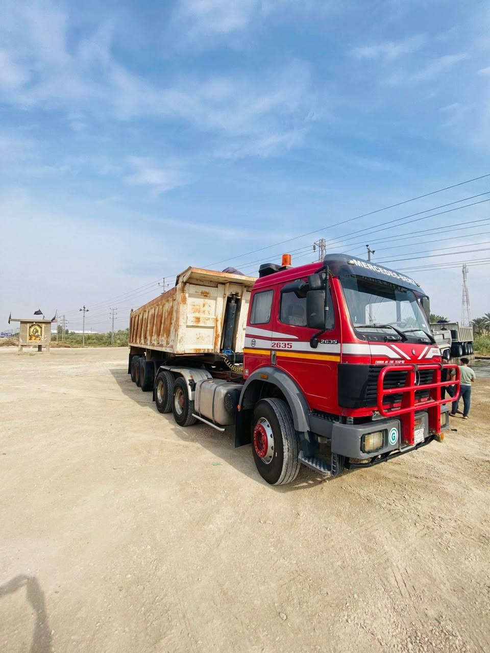 السلام عليكم راس تريله موديل 90 مكينه 35 كير 180 مجموعه جي اف عربانه علم 2007 كفاله عامه للاستفسار اتصال ***********
