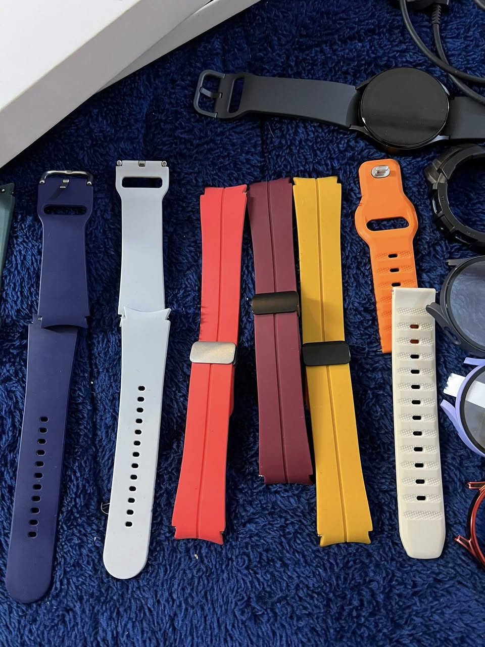 ساعه سامسونك اصلي الجيل الخامس 5 فول نضافه محلقات كامله كيبل شحن اصلي وياها سير عدد 8 وغلاف خارجي للساعه عدد 8 وكلهن استعمال قليل واكو بيهن جديد م مستعمل السعر 125
واتساب ***********
