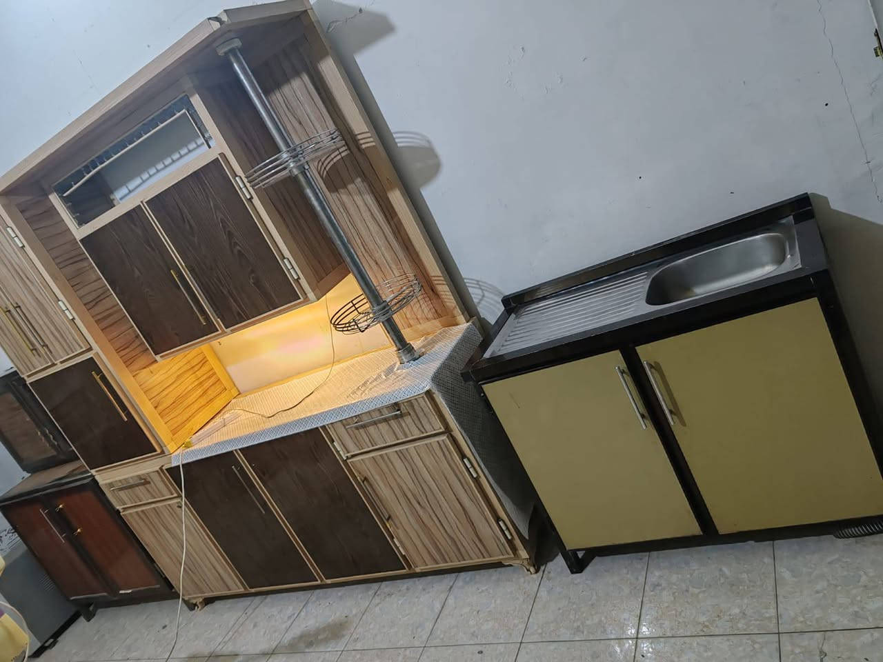 السلام عليكم كاونترات مرتبه ونضيفه اساعرها حلوه مكانا الحصوه شارع 30 مقابيل كراج  كيات الحمل
*********** واتساب
*********** واتساب
يوجد توصيل
