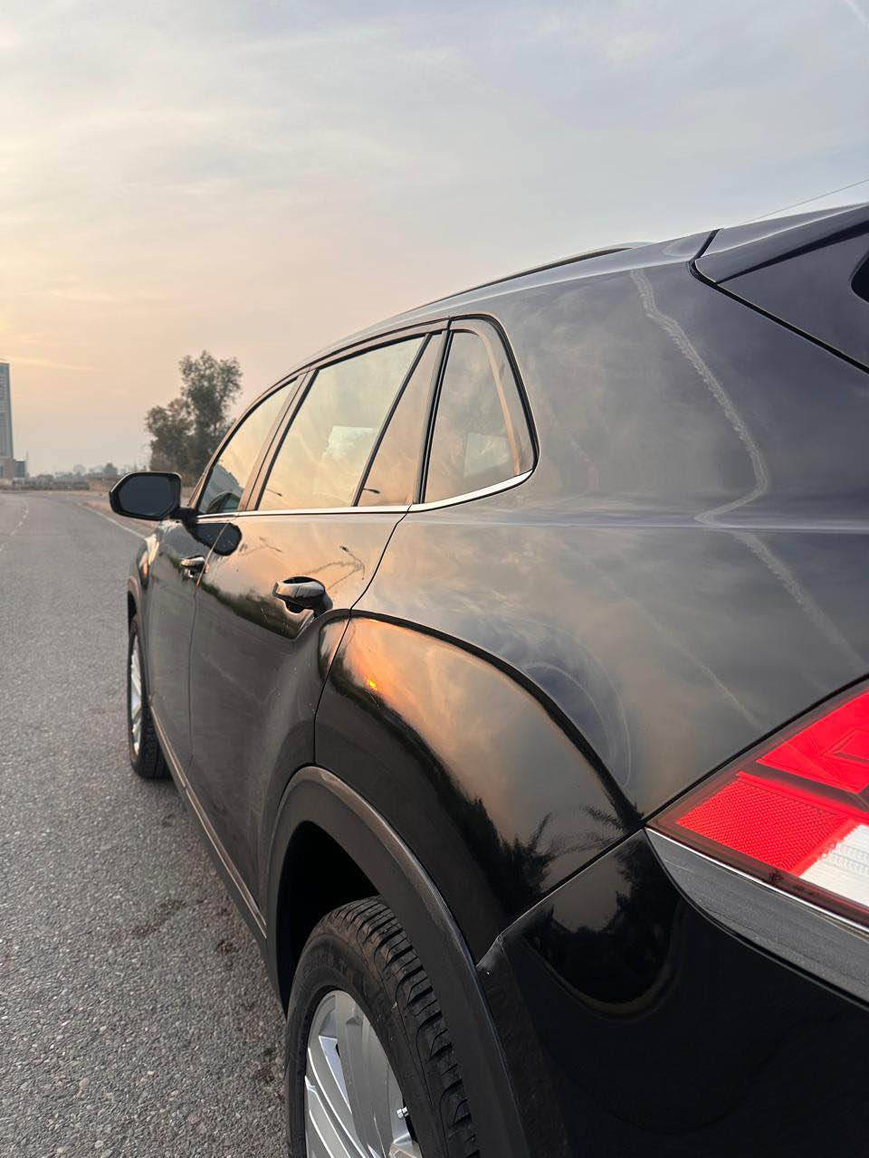 اتلةس كروس ٢٠٢١
پيش وپشت كةپس 
٦ پارچة سبوغ بى داخلى تةنها يةك ناو دةركةى سبوغة
تةنها بانوراما نية 
فولة شةش پستن دةبل اكسل كوشن جلد
نرخى ١٩٠ 
شوين هةولير 
بةناوى خومة
هةموو شتى بةشةرت
*********** أربيل, العراق
