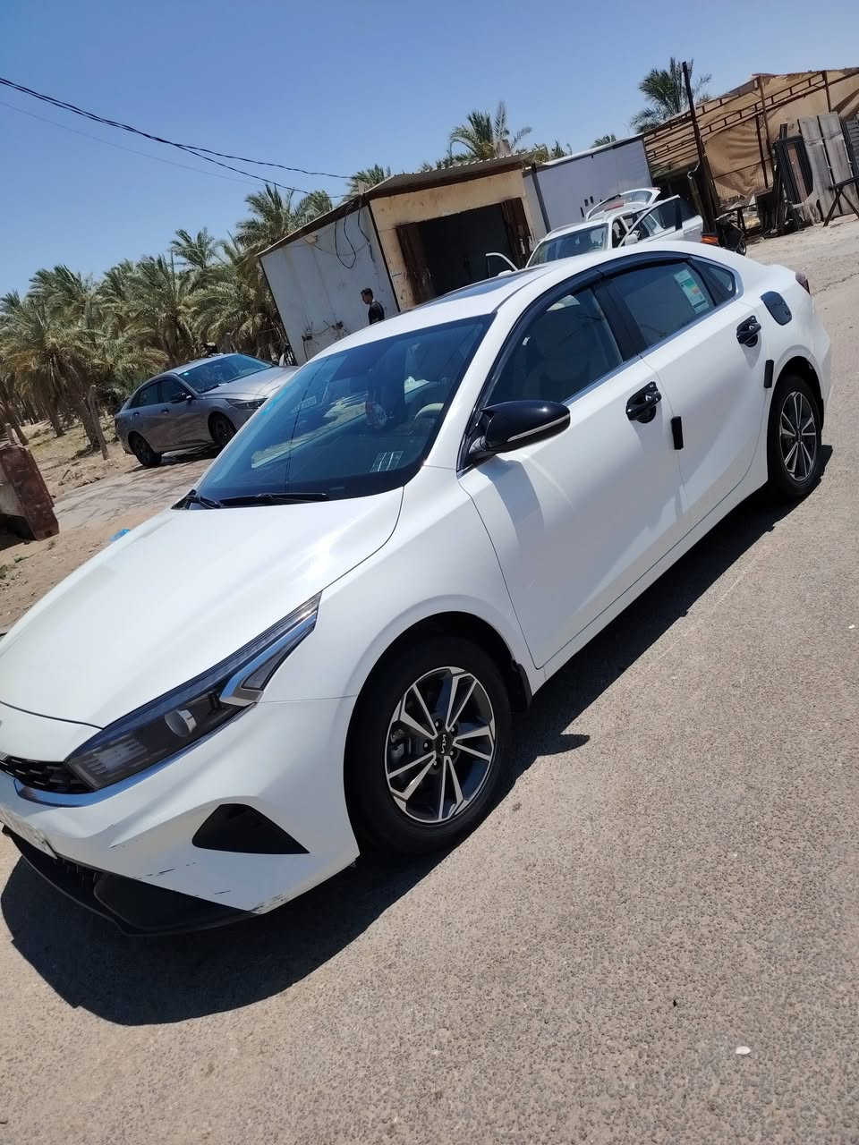 سيراتو خليجي موديل ٢٢
فول عدها البصمة
تبريد كير ا محرك شرط 
تخم تايرات جديد
حداديه كارتون
سيارة كفاله  بيها فقط  بارد موضح بسونار داخل مشور 
***********
مكاني المثني قضاء الخضر
