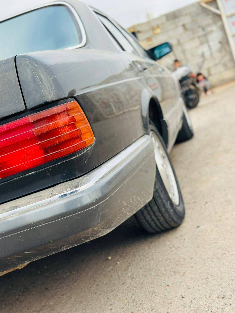 مارسيدس للبيع موديل ٨٧ مكينه ٣٠٠ بلاد تخم تاير وحداديه جدد تبريد ثلج داخل جلد اسود كهربائي اريل كهربائي رقم الماني السنويه لنهاية ٢٠٢٨السياره جاهزه من كل شي السعر ٦٨ ورقه. بيه مجال قليل مكان ميسان مكلف بل النشر ***********
