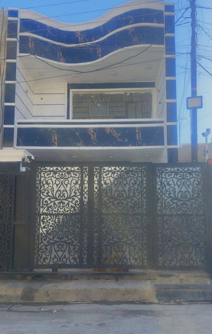 /// رمضان كريم ///
بيت طابو صرف للبيع 
المساحة/ ١٠٠متر (٥م ×٢٠م )
التفاصيل البيت/ طابقين ونص
الطابق الاول //غرفة نوم  واستقبال ومطبخ وصحيات وصالة
الطابق الثاني // غرفتين نوم  وصالة ومطبخ
الخدمات كاملة/ تبليط ومجاري وماء  كهرباء
العنوان /الزعفرانية. شارع الكهرباء .الضباط . خلف جامع الصدرين قريب على الشارع
السعر// ٢١٥مليون قابل للتفاوض
للاستفسار مراسلتنا على الماسنجر الخاص
للاستفسار مراجعة مكتب دلالية المصطفى للعقار الزعفرانية الاربع شوارع خلف ماركت اللؤلؤة مجاور أسواق القبس اوالاتصال او مراسلة واتس اب ***********او***********
