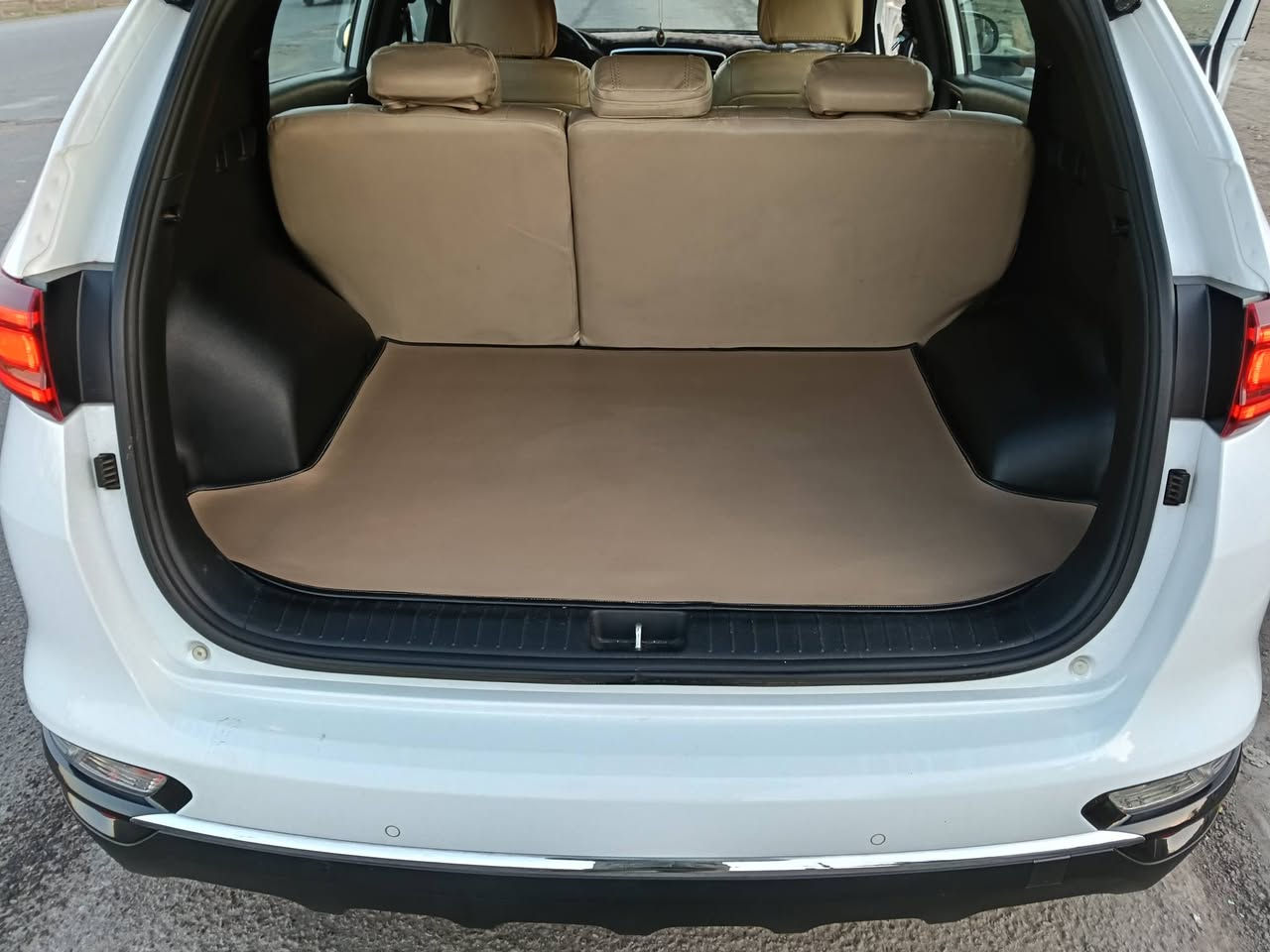 السلام عليكم للبيع سبورتج موديل 2020 مكفوله من ضربه ولصبغ عده بارد بل جاملغ او طلقه  بل بنيد ماشيه 62الف مكاني بغداد ***********
