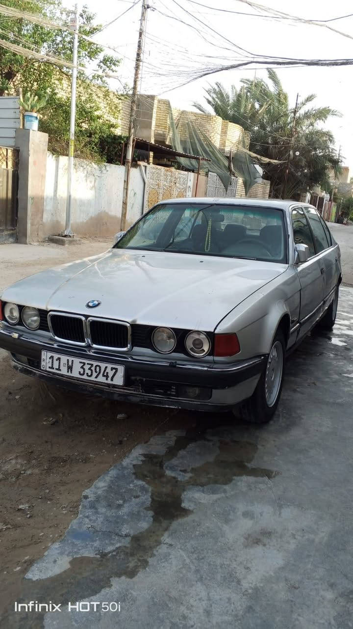 السلام عليكم عندي سياره بي ام دبليو حجم 750لون سلفر رصاصي رقم السيارة بغداد انكليزي باسمي سيارة كاملة وتشتغل بس التبريد عاطل السعر 30ورقة وبيها مجال للشراي العنوان بغداد الشعب موبايل ***********
