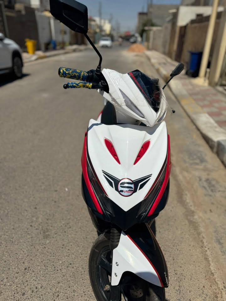 دراجه شحن ليما كلش نظيفه مثل ماواضح بصوره والجناي يعرف شنو سعره  ٨٥٠ لان الجديد فوك المليون لتواصل ***********
