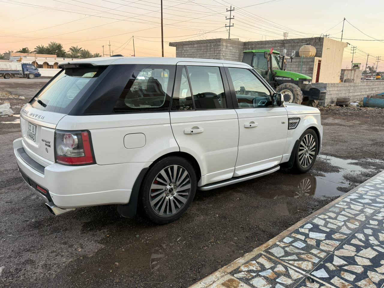 رانج روفر  سبورت موديل 2010 خليجيه
وكاله سرداد مكفوله 
مكينه V8 بدون سوبر
صندوك شفط   
ستيرن كهرباء +هيتر   
فتحه سقف   
جوبلس تصعد وتنزل   
مري شفط 
مقاعد كهرباء 
داخل جلد بيجي 
شاشه وكامره خلفيه   
مقعد خزن ميموري   
تبريد ثلج 

رقم بغداد مميز 🎖️🎖️🎖️ سنويه ل 2030 
   كير ومحرك كفاله سياره جديده
 بدون اي نقص   تخم تاير. صدر امامي خلفي جديد  
   العنوان بغداد   

السعر 120 وبيها مجال 

رقم صاحب سيارة 
 ***********
***********
