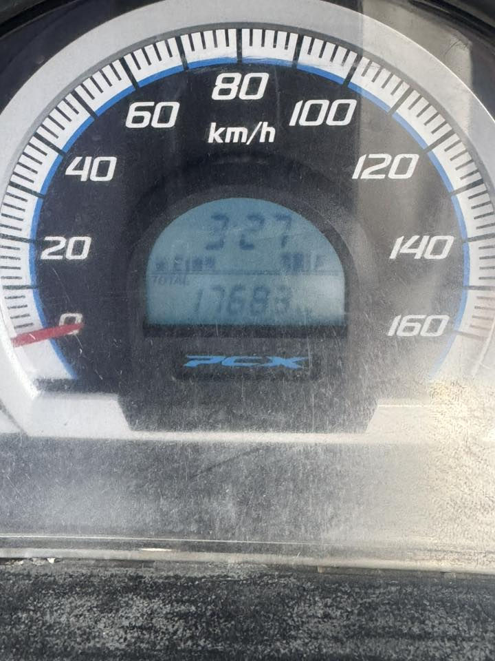 Pcxدراجه الجيل الثاني  
ماشيه ١٧ 
حساس زدحام A
استان كهربائي 
بصمه 
السعر ١٣ وبيه مجال 
مسيان المجر الكبير 
***********
