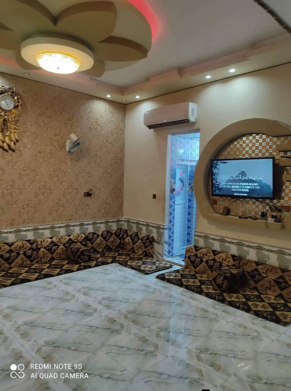 يالله السلام عليكم بيت للبيع مساحته 250
العنوان سديناويه شارع فدك الزهرء

مقبيل صيدلية الكناهر

كل الخدمات متوفر 

بنين درجه اوله طبوك صب كونكريت

البيت بي غرفتين وصاله وديونيه ومطبخ وصحيات دخليه وخرجيه وحديقه جبيره كلش 

باقي التفاصيل  تواصل وتساب

***********
