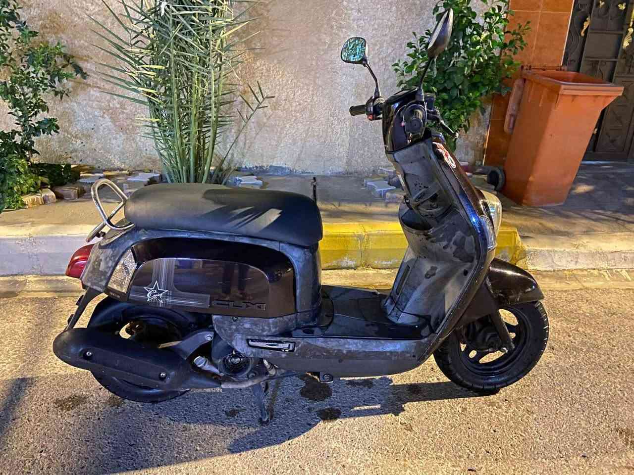 السلام عليكم
ماكس بوليس 2009 نوزل 
الدراجة مكفوله كفالة عامة 
المكينة مكفولة 
الكفرات مختمة 
بيه نقص فقط الطوافة مالت البانزين عطلانة
السعر 900 وبيه مجال 
الهاتف ***********
المكان ديالى بهرز حي القادسية
