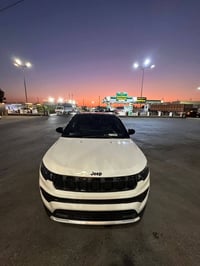 جيب كومباس موديل 2024 فول مواصفات عدا بانوراما   محرك 2000 تيربو   ماش...