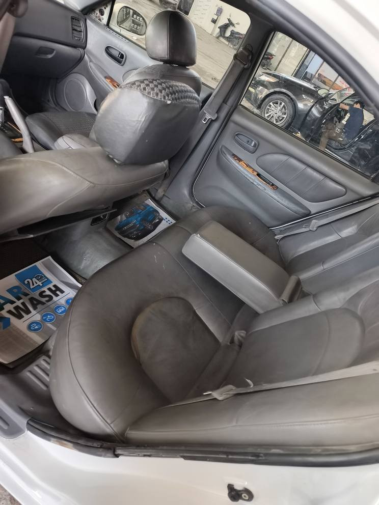 سوناتا ٢٠٠٠ 
للبيع او مراوس ب أحدث 
مكينه وكير كامري 
تبريد ثلج ❄
كهربائات كلهه شغال 
سياره مصبوغة عام جمالية وصور 
وبيهه طخه باب خلف السائق 
موضحه بالصور 
صدر أمامي خلفي جديد نقص بولبرن خلفي بي صوت 
وصليب دارم شفت فقط 
مكانهه بغداد الطي قرب جسر المثنى 
السعر ٥٠ وبي مجال

***********واتساب 
*********** بغداد, العراق
