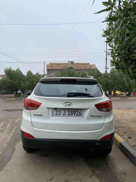 السلام عليكم 
توسان 2011 خليجية
السيارة فول مواصفات 
مكينة 2000 دوش 
رقم اربيل بأسمي تحويل ثاني يوم
السيارة بيهه 3 قطع صبغ
مكانهة بغداد السعر 130 وبيهة مجال 
هـ/***********
