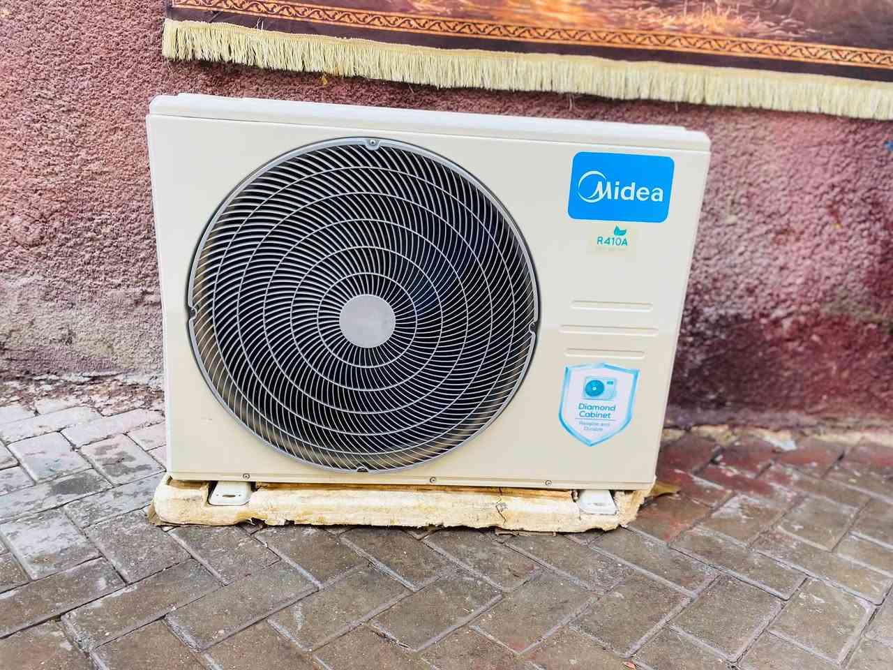 #متاح سبلت  2طن نوعيته ميديا حديث  غاز R410شغال جهاز بلادي على وضع الشركه برغي ما مفتوح بيه تبريده ثلج ❄️ تدفئه نار 🔥 غراضه كامله بوري ريمونت وايرات  كامله سعره500وبي مجال  الجهاز كامل مفتوح وجاهز العنوان بغداد للاتصال ***********

