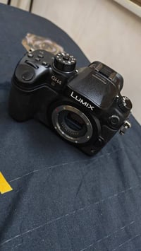 Panasonic Lumix GH4 نظيفة جداً + عدستين + 3 بطاريات للبيع كاميرا باناس...
