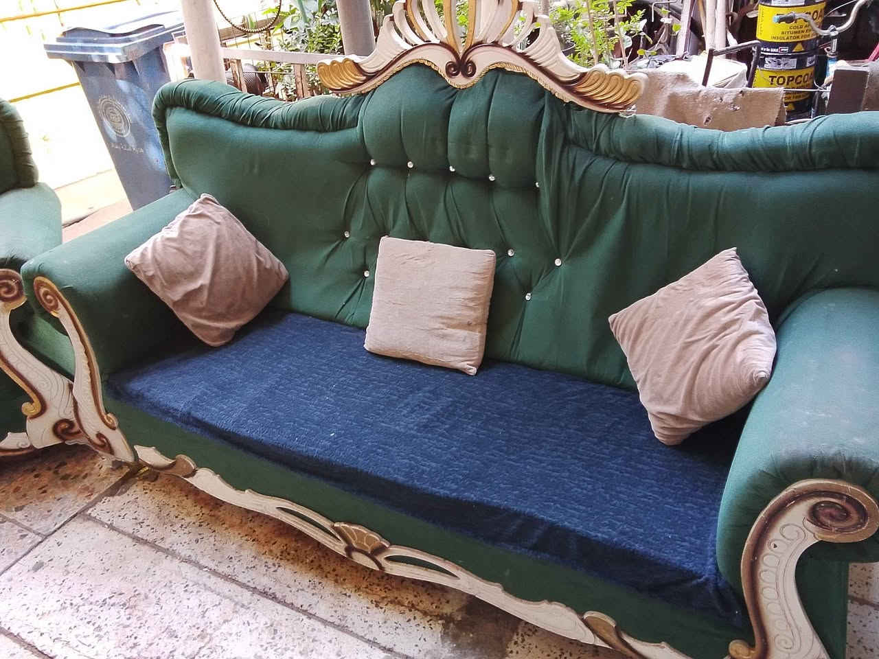 نص تخم 5 مقاعد للبيع مابي ضرر السعر 55 ألف المكان بغداد للاستفسار الاتصال على الرقم *********** غير متواجد على الفيس بغداد, العراق
