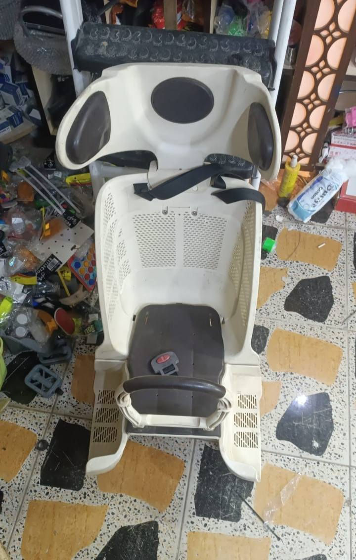 سلام عليكم كرسي البرجستون الاصلي مختم للبيع مكاني بغداد العبيدي
***********
