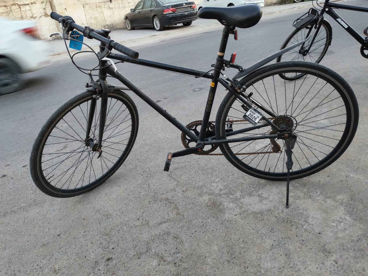 السلام عليكم كابتن علق تم ويوصلك سعر دراجه c700🚴🏻🚴🏻  باله اوربي ✨اي نقص مابيها دراجه كامله  الون اسود.  📍عنوانه كرادة مجمع مشن ***********
