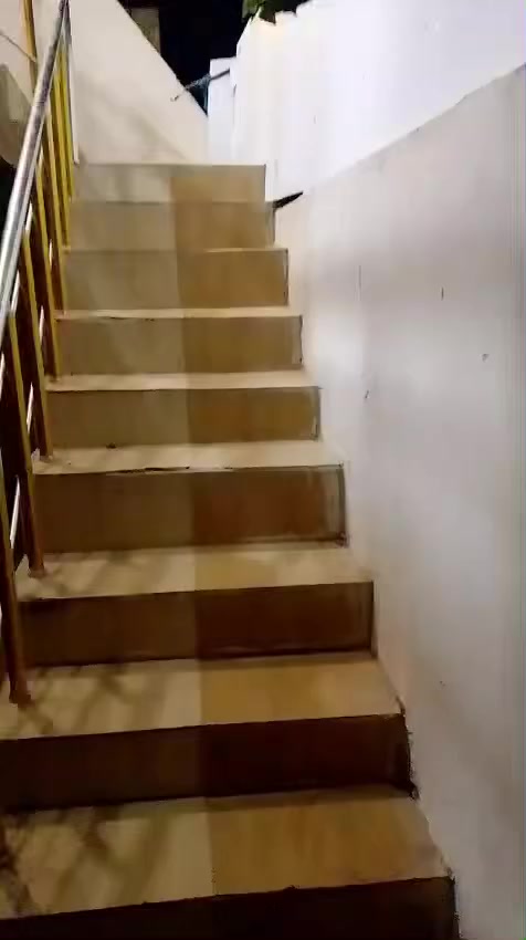 السلام عليكم دار طابقين للإيجار في حي رمضان خلف المحكمه قرب أسواق ابو كاوه
اي استفسار اتصل على الرقم يتوفر واتساب ***********
