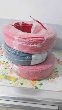 سماعات وايرات • للبيع • إلكترونيات