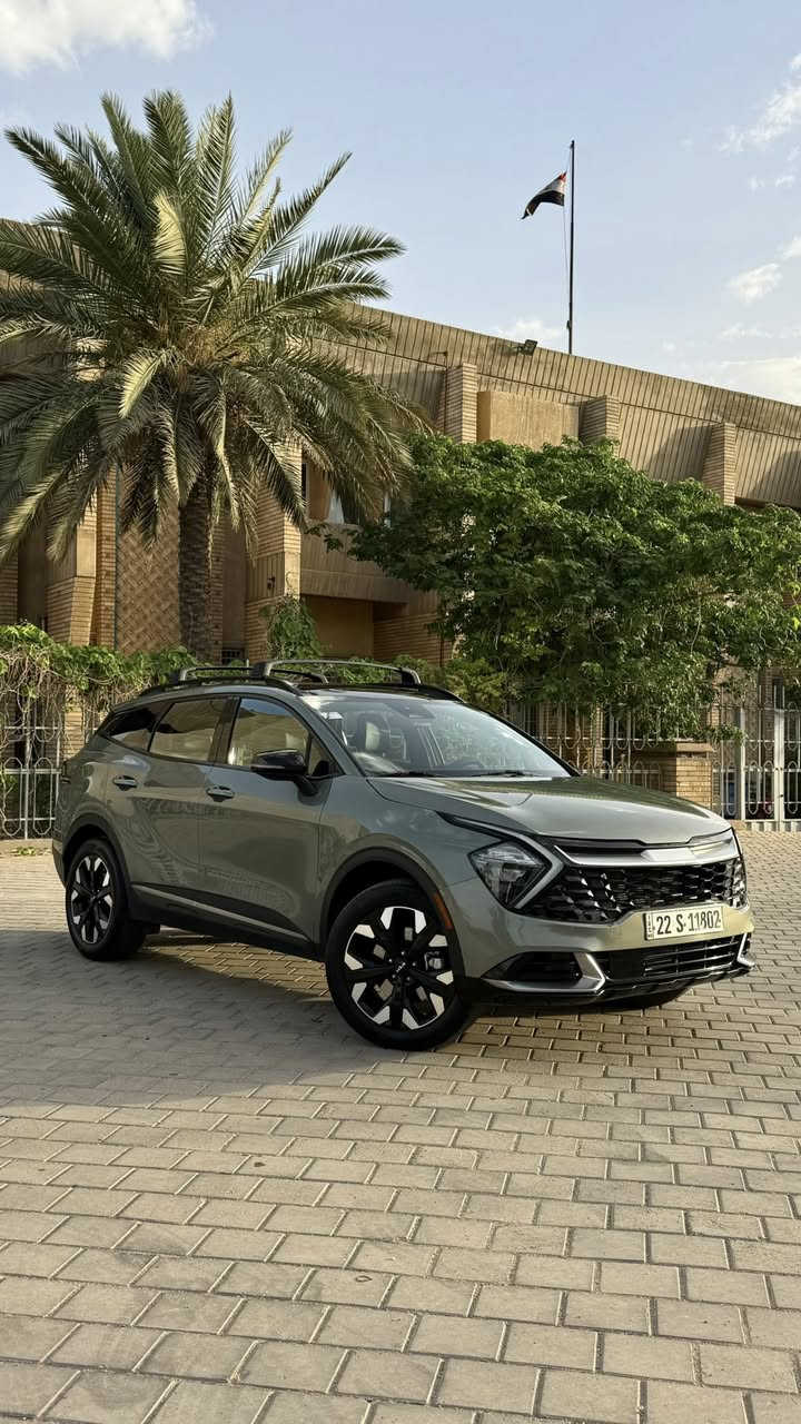 🚗 كيا سبورتج X-Line موديل 2023 للبيع 🚗
السلام عليكم أخوان.. سيارة كيا سبورتج X-Line موديل 2023 (وارد أمريكي) متوفرة للبيع، السيارة بحالة ممتازة وجاهزة من كلشي.

المواصفات العامة والخلية:

 المحرك والگير: مكفولات كفالة عامة ماشيه 53 الف (بشرط الفحص).

 الإيرباكات: سليمة كلياً (ما مفجورة نهائياً).

 الوقود: استخدام شخصي وملتزم ببانزين محسن فقط، المحرك صافي وبدون أي مشاكل.

مواصفات فئة X-Line المميزة:

 دفع رباعي مستمر (AWD) مع وضعيات قيادة متعددة.

 مظهر خارجي رياضي وهجومي خاص بفئة X-Line 

 شاشة دشبول وشاشة وسطية كبيرة مدمجة ديجيتال بالكامل.

 كراسي جلد تطريز خاص بالفئة مع تحكم كهربائي.

 رادار تحديد مسار، رادار مانع اصطدام، وتنبيه النقاط العمياء.

 كاميرا خلفية دوارة مع حساسات خلفية بلادية.

 تشغيل عن بعد + بصمة تشغيل وبصمة أبواب.

 ليدات أمامية وخلفية وتصميم إضاءة حديث.

 تبريد قطعتين (ثلج ما شاء الله).

 ويل كروم حجم كبير خاص بفئة الإكس لاين.

ملاحظات إضافية: حادث السياره سرقة وضربة بالبنيد بسيطة بدون شاصي بدون لغد كفاله  

السيارة حلوة ونظيفة جداً، جاهزة من رقم وسنوية وهزة، وما تحتاج أي مصاريف.

 السعر: (220) $

 مكان التواجد: (بغداد)

 للاستفسار والتواصل: (***********)
