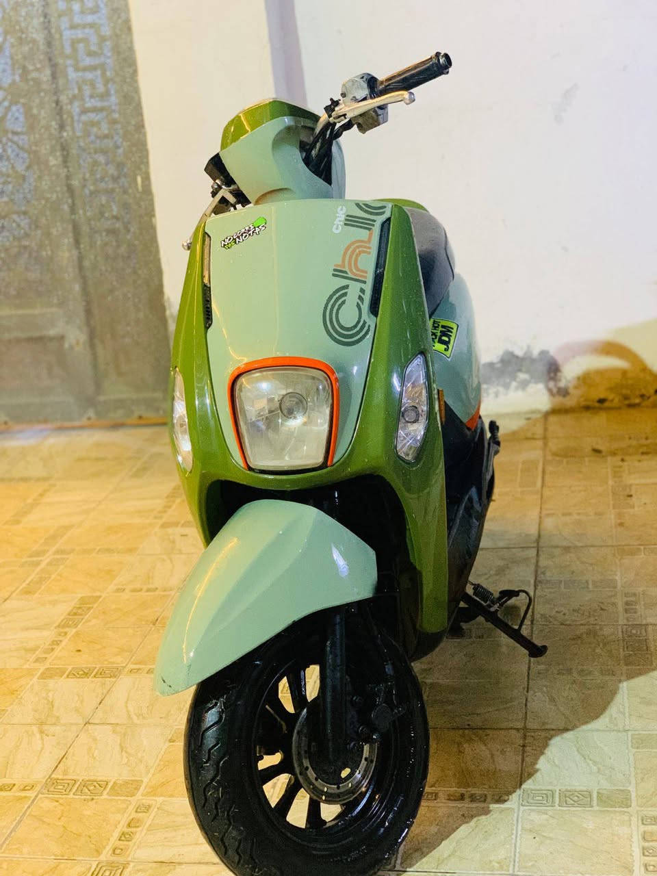 ماكس بوليسي 
السعر/450 وبيها مجال لشراي 
جاهزة مال جناي 
حله مركز المدينة 
***********
