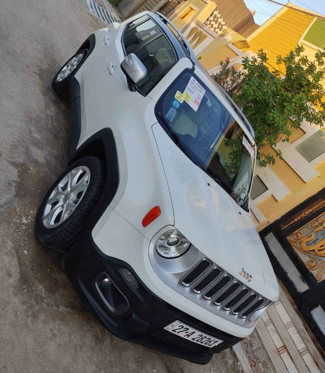 جيب موديل 17 محرك 2400 فول مواصفات بصمة تشغيل عن بعد رادرات جانبيه وامامية تحديد مسار كاميرا حساسات خلفيه فتحتين كشنات جلد وكهرباء سايد بريك بصمة ماشية 66الف تخم تاير باتري جديد عبوة فيتبم تفصيخ اصلي جديد سيارة جاهزة  صبغ باب فقط وبيها بارد بباب السايق موضح بالسونار ,(( مكاني ذي قار سوق الشيوخ *********** ،،// السعر 120 بيها مجال بسيط حك الجية
