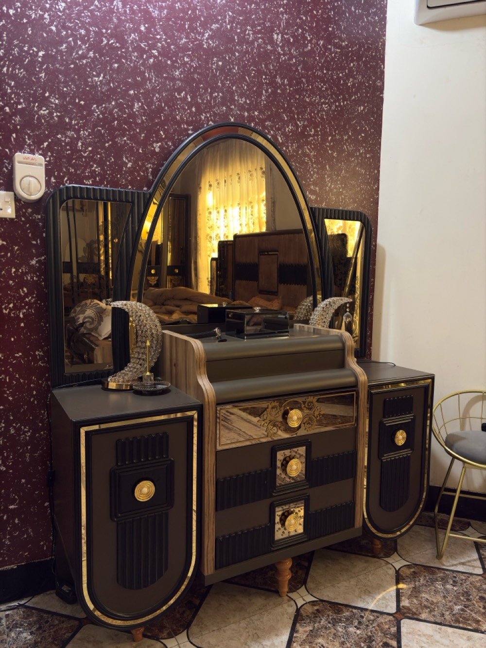 الحغيفي الثانيه 
غرفه نوم قليل الاستعمال