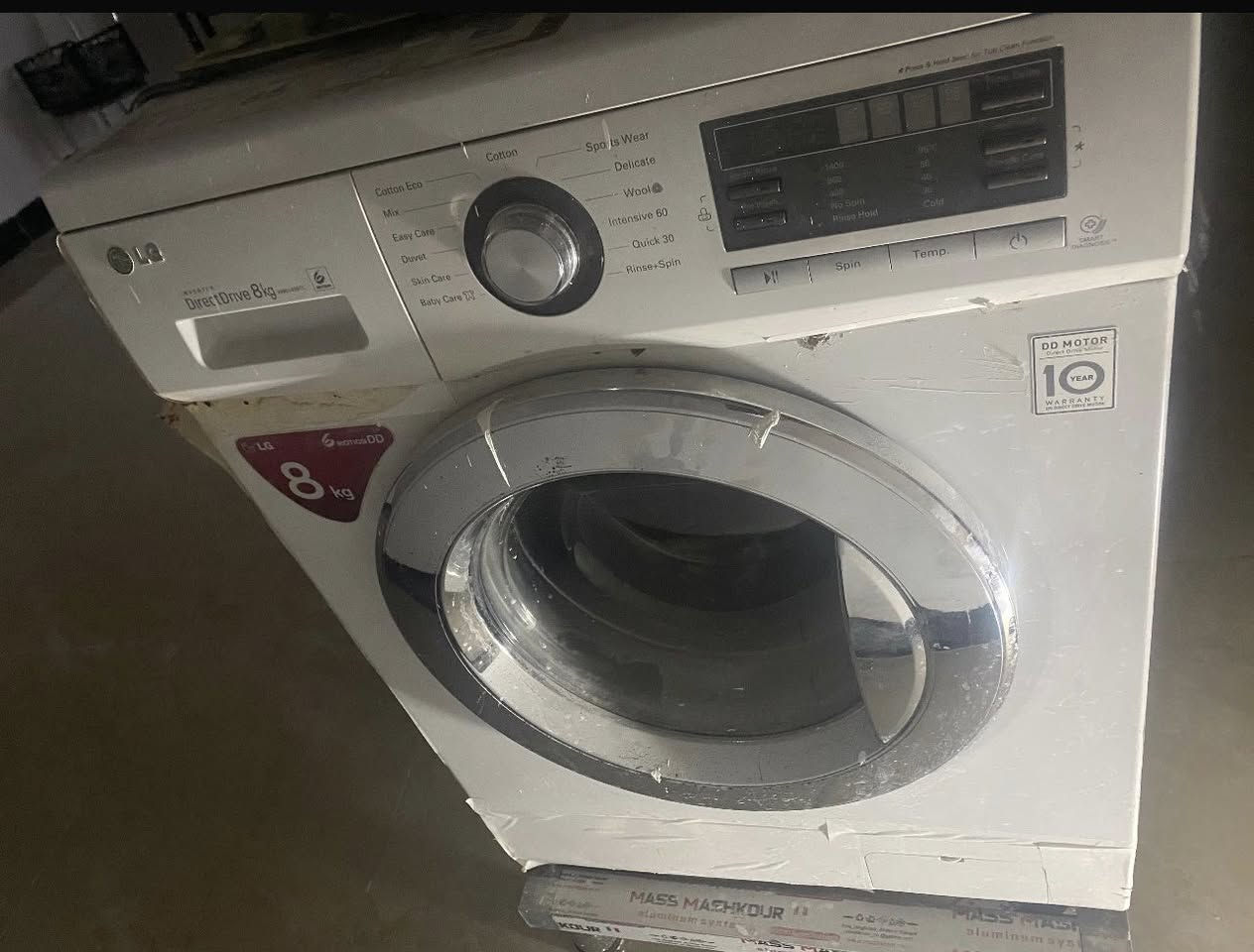 غساله إلى جي للبيع جديده مابيها كلشي حجم 8 كيلو سعرها 90 هذ رقمي. ***********
