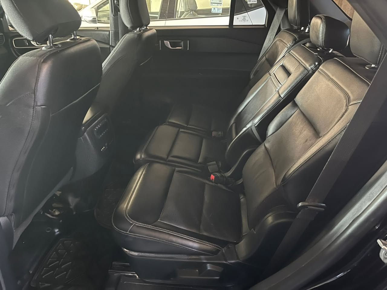 السلام عليكم .. مكلف بالنشر ،، للبيع  .. فورد أكسبلور بوليسي 2023
اللون اسود حادث فقط قبغ جنطه صبغ والدعاميه الخلفيه بدون ايرباك الحادث بالمنشور .. 
ماشيه 38 الف كم 
6 سلندر 3300 حجم المحرك مرقم بغداد سعرها مناسب  السياره بأسمي 
رقم الهاتف ***********
