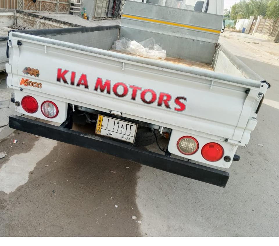 السلام عليكم
كيا موديل 2010 
محرك جديد مفتوح 2700
وكير جديد 
كهربائيات كلها تشتغل 
تخم تايرات بيها جديده حتى السبيرات جديده 
السياره بلاديه بدون حادث بيها مكانات صبغ بسيطه فقط 
رقم ذي قار مشروع وطني السنويه جديده 29 تحويل مباشر 
الشاصي ورقم الشاصي مكفول
كلشي بيها شغال بستثناء التبريد 
السعر 85 وبيها مجال بسيط 
المكان بغداد الاتصال على الرقم ***********
