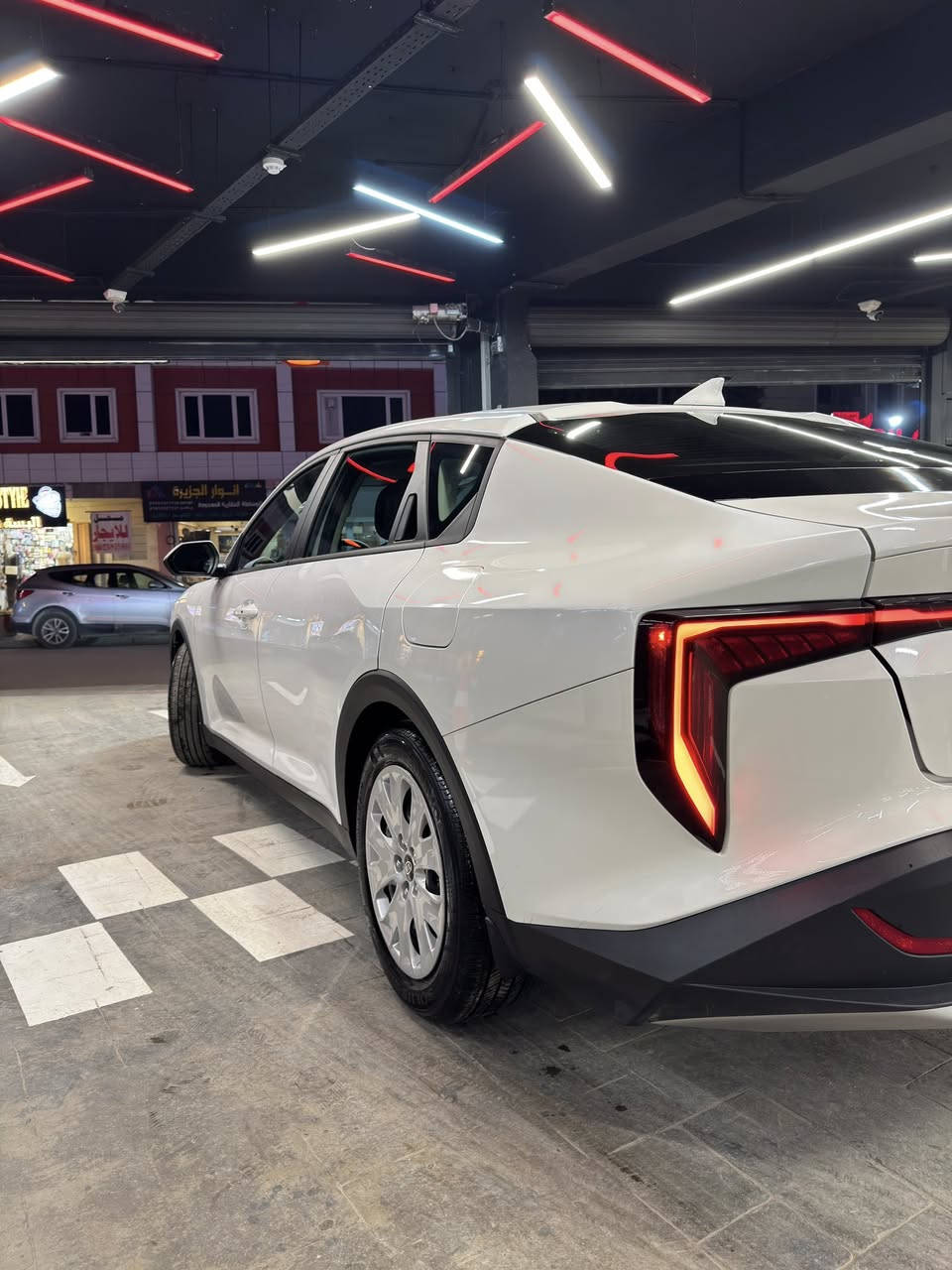 السلام عليكم 
للبيع KIA K4 وارد كندي 
الموديل 2025 
فئة LX 
المواصفات
بصمه و تشغلين عن بعدد
رادار و تحديد مسار و سياقة ذاتية 
مقاعد امامية تدفئه 
اوتو هولد و هند بربيك بصمه 
السيارة زيرو مماشية الف فقط 
ترقيم جديد قبل يومين
رقم سليمانية باسمي 
تريد وكاله تريد تحويل 
جاملغ خلفي صبغ فقط 
بدون ايرباك 
مكان السيارة بغداد 
للاستفسار و تفاصيل اكثر الاتصال او واتساب 
***********
