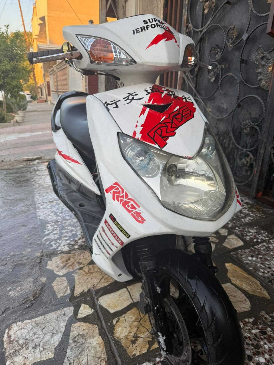 السلام عليكم سكنس فحل كابريتر للبيع ٧٠٠ وبيه مجال للتواصل خاص او عل رقم ***********
الدراجه كامله مكمله نقص بس تريشه يسره و جاملغ
و السوادات ملحه بس لان توني غاسله مابينه
كل كهرباياته تشتغل الدراجه نكره سلف و هندر بلاديه بس الكفرات رياضي و الدبلا الخلفيه هم رياضي
