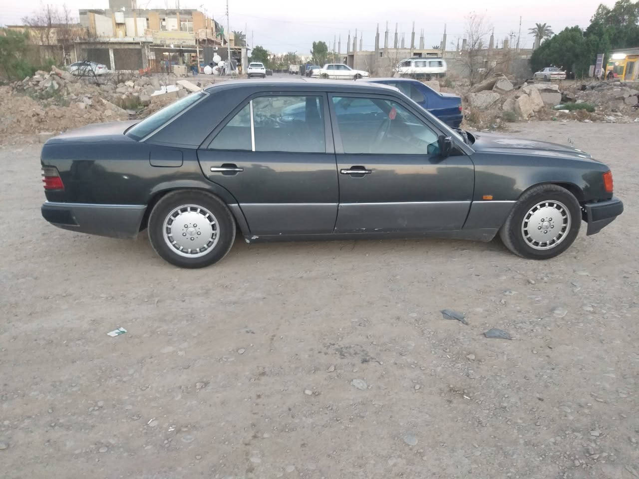 مرسيدس للبيع موديل 91
محرك بطة 3000
السعر 63وبي مجال بسيط 
***********
