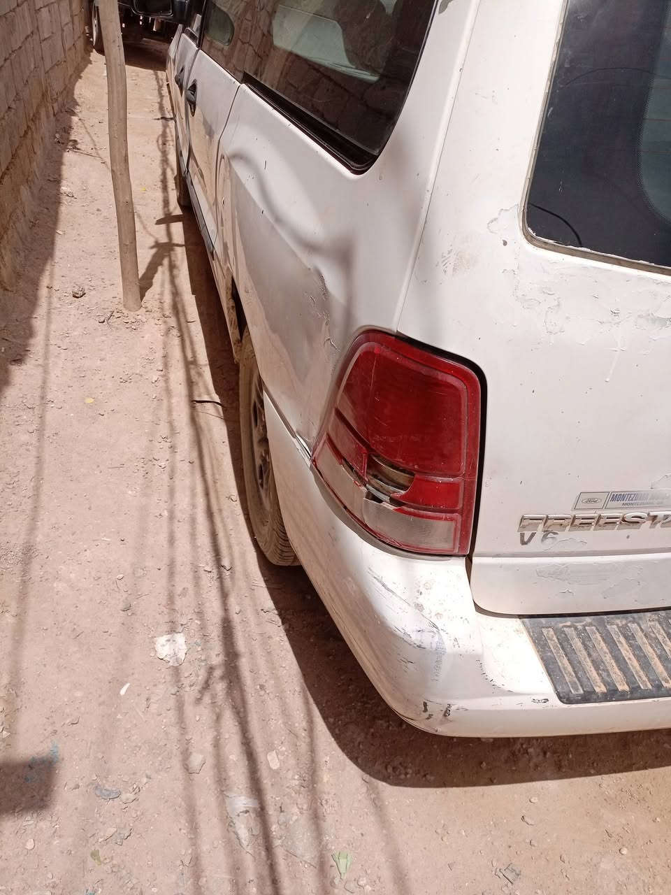 فورد فري ستار موديل 2005 رقم بغداد انكليزي دولي باسمي مداور فوري سنوية ساقطة صار شهر ونص تقريبا بيها ضربة بالجاملغ الخلفي جهة اليمنى وجراد والفلنجة الخلفية جهة السائق مفطورة تبريد ماكو قفل الجنطة عطل  سيارة نشطة وقوية وكشرها مثل موضح بالصور هذا الموجود حدادية أمامية فول سعرها 50وبيها مجال مكانها نجف كوفة أي استفسار ***********
