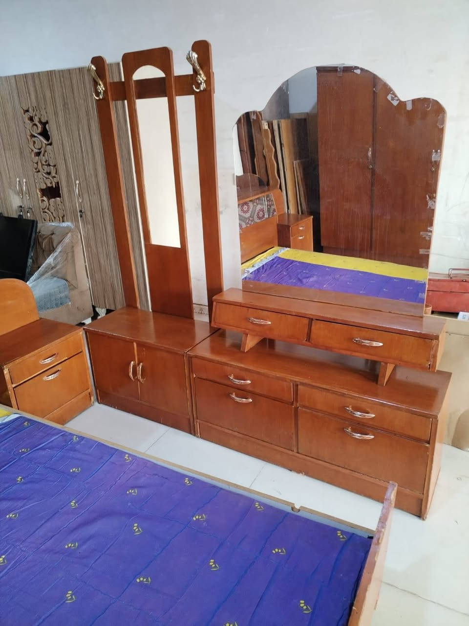 غرفه نوم للبيع سعر 250 اتصال ***********
