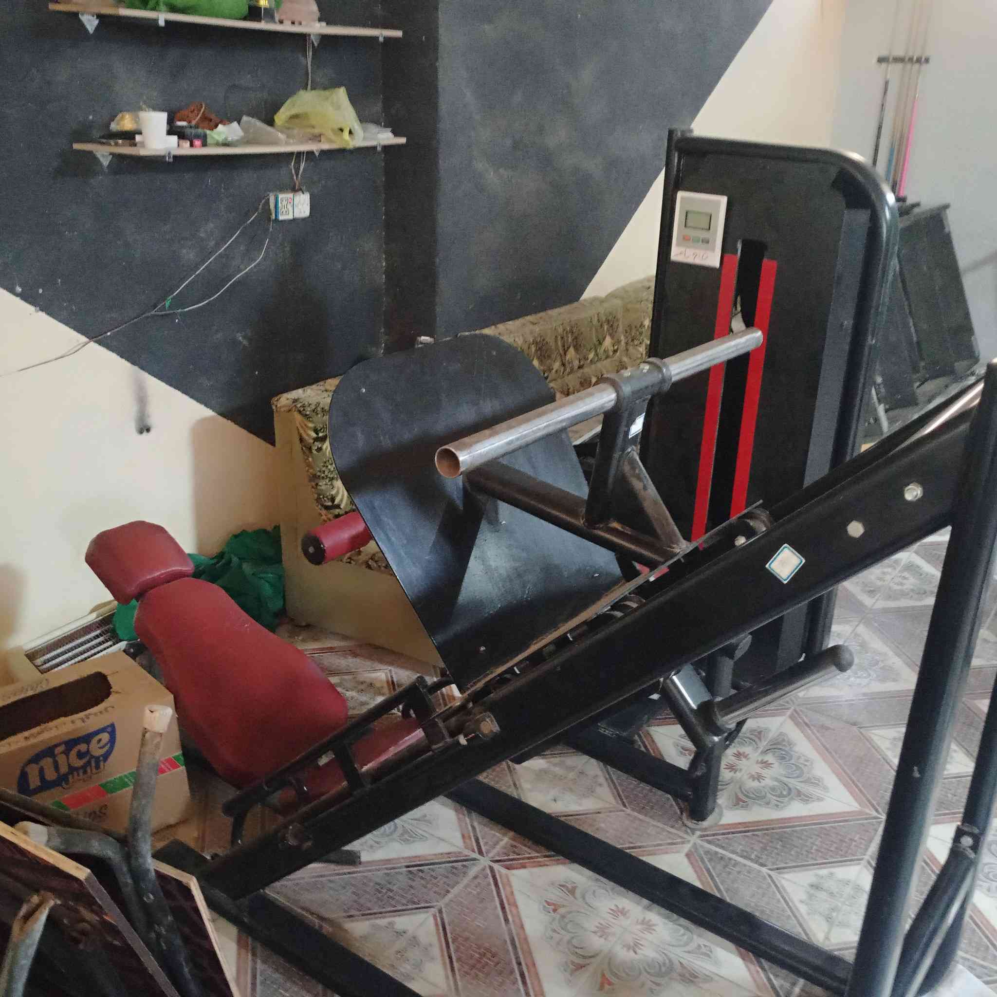 ***********.  صاله كامله للبيع شلع ومفرد 🌹
9 اجهزة. ضخمة. اي #جهاز يعجبك ب 600 الف فقط ❤️  ومساطب كامله وشفتات واثقال كامله + دمبلص.  واكو اجهزة مامصورها وياها ❤️ مكاني الانبار - #هيت
