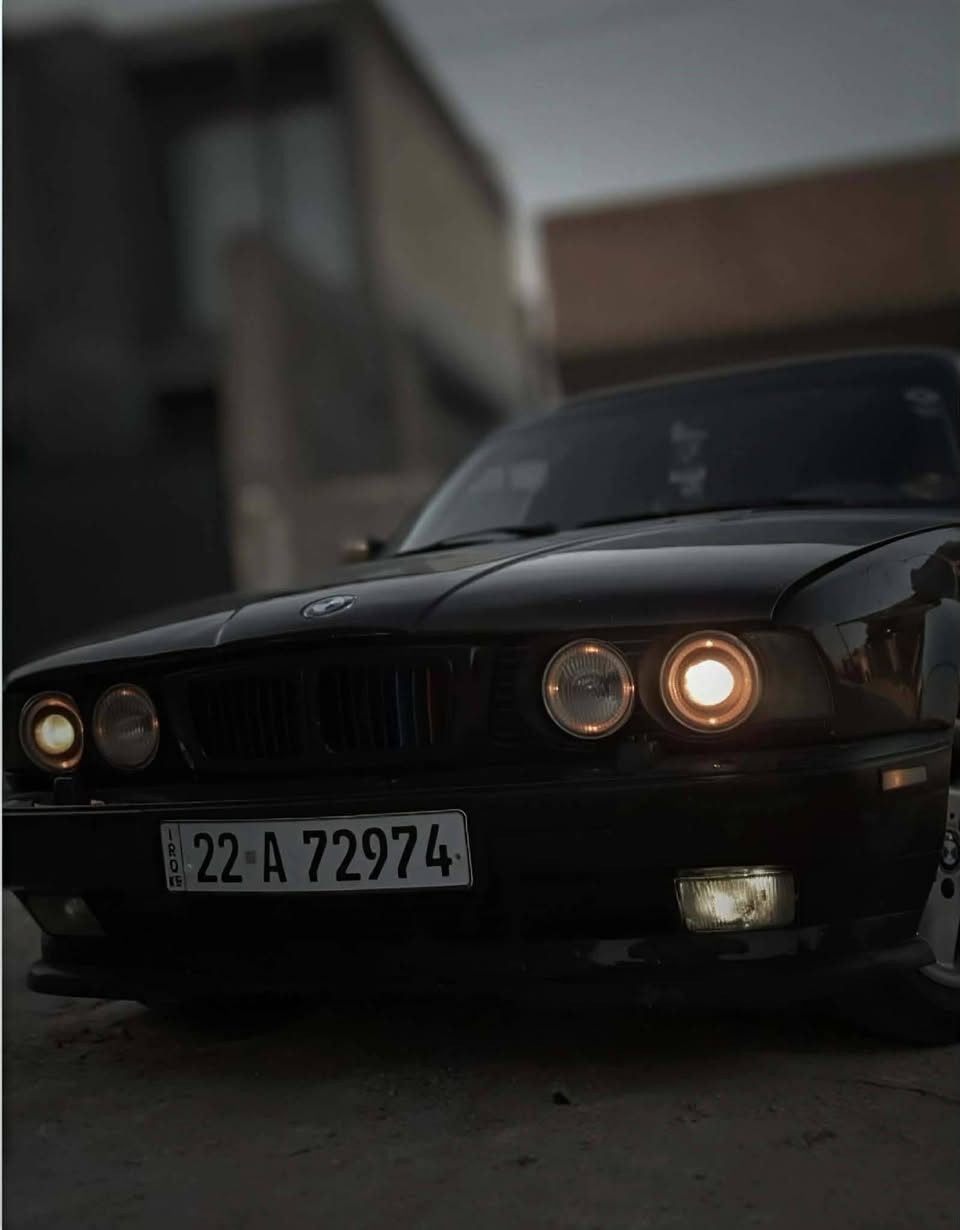 سلام عليكم من رخصت مدير الكروب المحترم بي ام 525 اصل بليته وسنويه مسكر عدله رقم الجديد صاله شهر من ترقمت سياره بسمي تريد تحويل تريد وكاله هزه جديده حداديه جديده تخم تاير جديد كهربايات كلها شغاله داخل جلد كشنات كهرباء تبريد قتعتين كير مكينه مكفولات سياره مكفوله من ضربه فقط صبغ جماليه سياره مال جناي جاهزه ترايك وين ميعجبك مكان سياره حله السعر ٧٥وبيه مجال ***********
